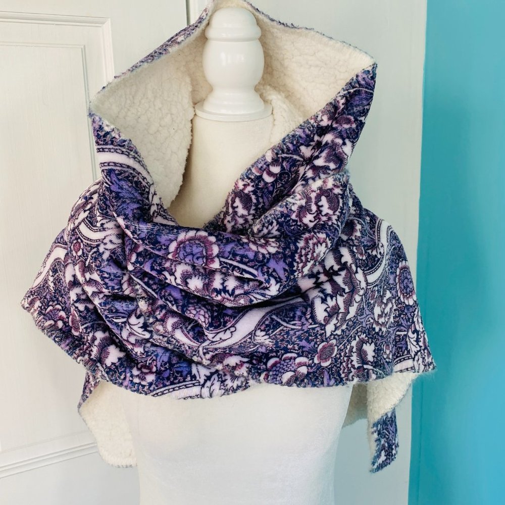 Gorgeous Purple Floral Fleece Scarf